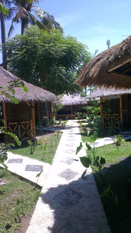 Tua Tua Keladi Bungalows غيلي آير المظهر الخارجي الصورة
