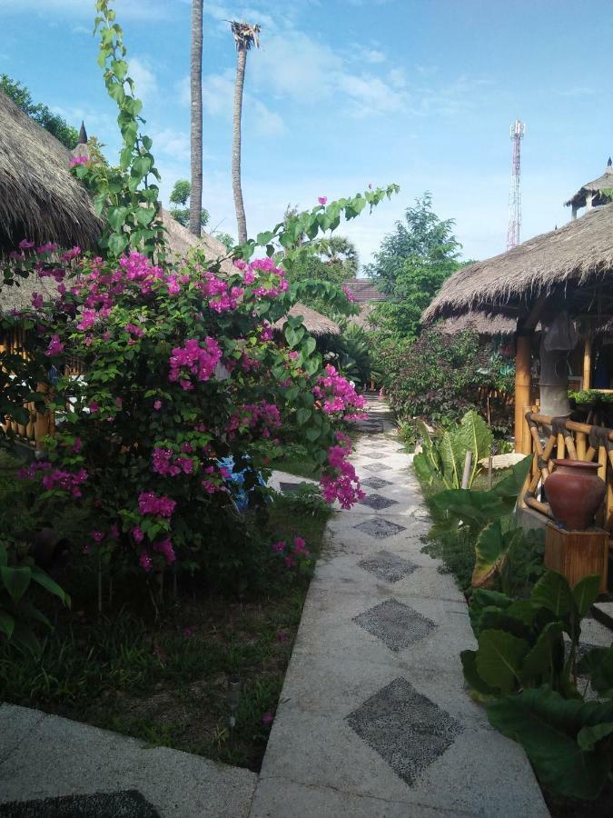 Tua Tua Keladi Bungalows غيلي آير المظهر الخارجي الصورة