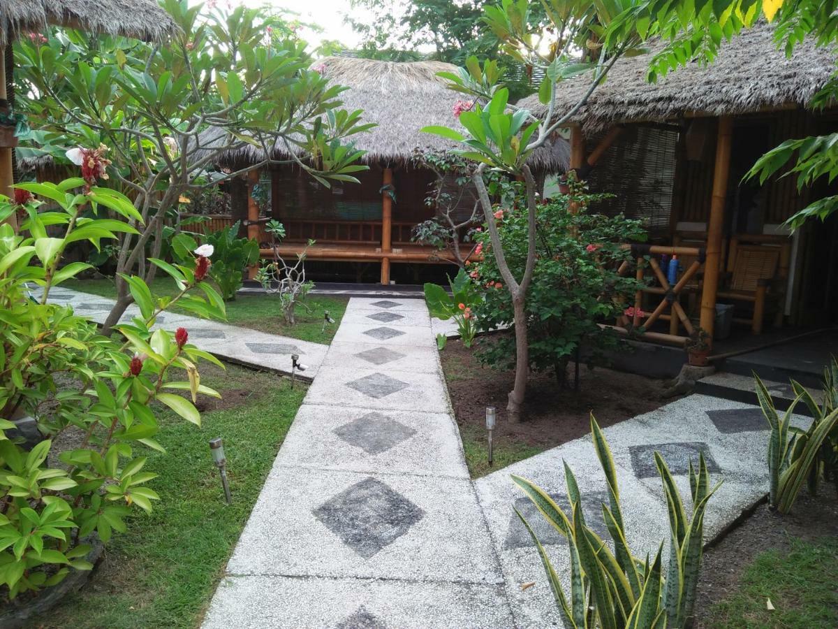 Tua Tua Keladi Bungalows غيلي آير المظهر الخارجي الصورة